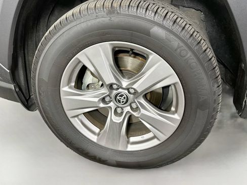 Used 2022 Toyota RAV4 LE AWD/4WD image 31