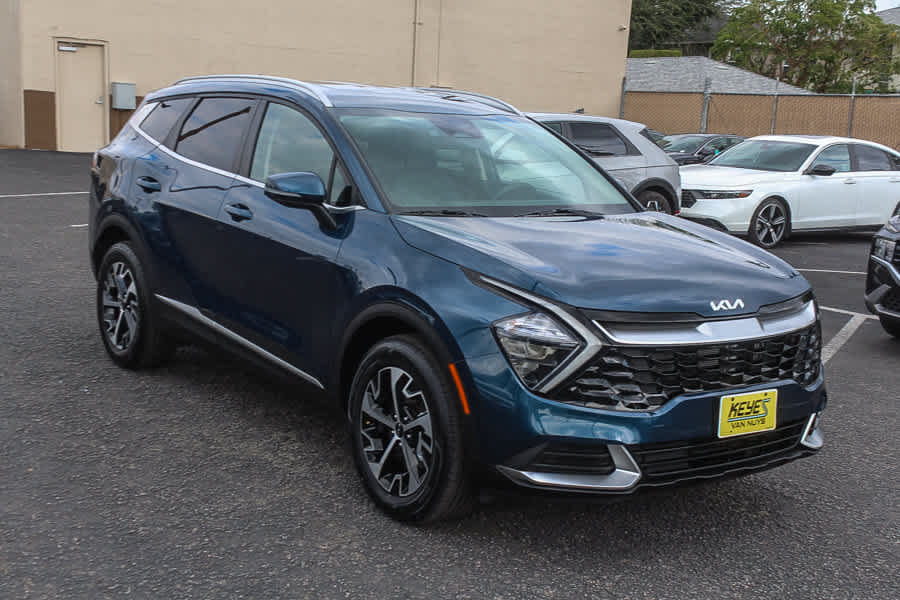 Used 2023 Kia Sportage EX AWD/4WD image 3