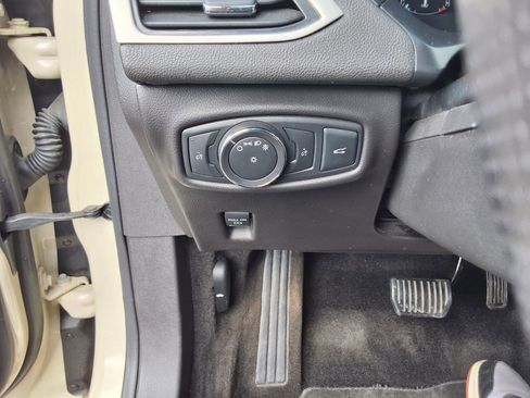 Used 2014 Lincoln MKZ image 20