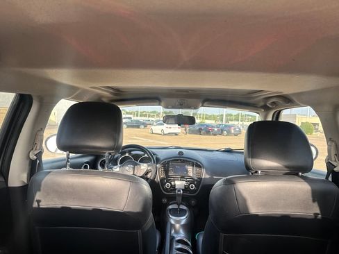 Used 2011 Nissan Juke SL FWD image 32