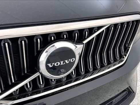 Used 2023 Volvo XC40 B5 Plus w/ Protection Package Premier image 36