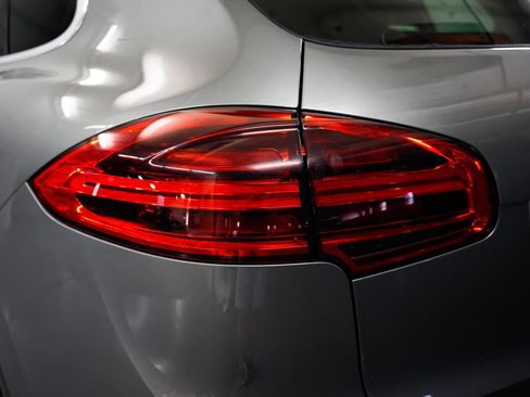 Used 2015 Porsche Cayenne Diesel AWD/4WD image 37