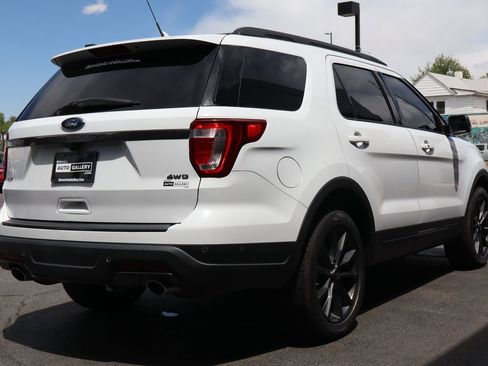 Used 2018 Ford Explorer XLT w/ Equipment Group 202A AWD/4WD image 5