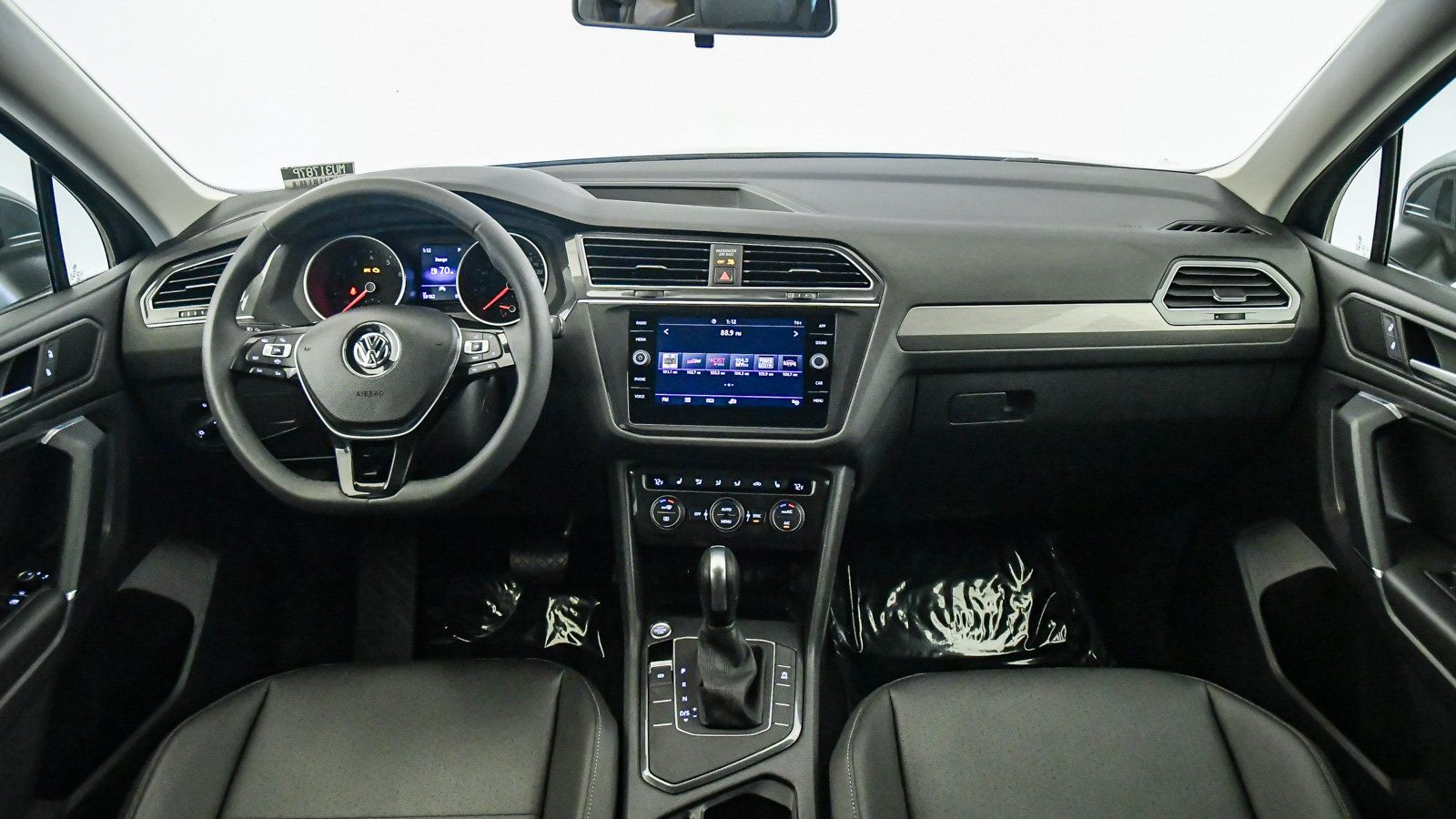 Used 2020 Volkswagen Tiguan SE FWD image 14