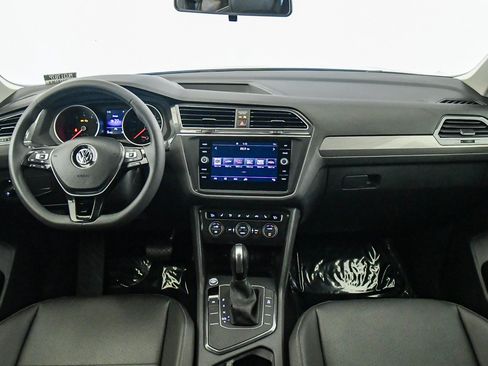 Used 2020 Volkswagen Tiguan SE FWD image 14