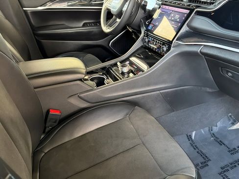 Used 2023 Jeep Grand Cherokee Trailhawk image 15