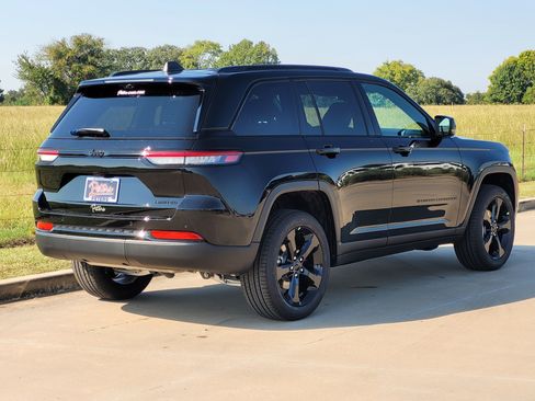 New 2025 Jeep Grand Cherokee Limited w/ Luxury Tech Group II image 3