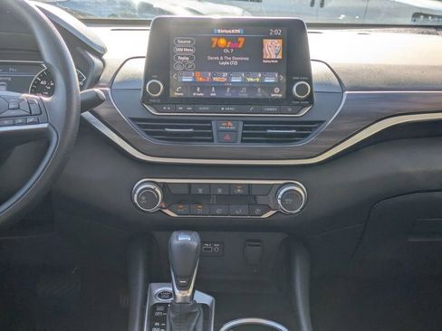 Used 2024 Nissan Altima 2.5 SV image 10