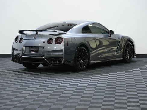 Used 2019 Nissan GT-R image 6