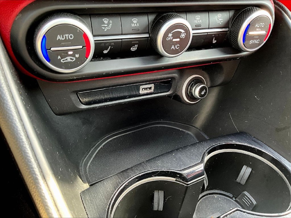 Used 2020 Alfa Romeo Giulia AWD w/ Cold Weather Package image 17