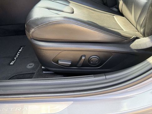 Certified 2025 Hyundai Elantra Limited FWD image 13