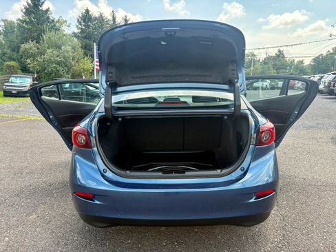 Used 2017 MAZDA MAZDA3 Touring w/ Popular Equipment Package FWD image 20