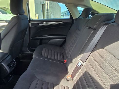 Used 2019 Ford Fusion SE FWD image 16