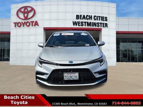 Certified 2025 Toyota Corolla SE w/ SE Premium Package FWD image 4