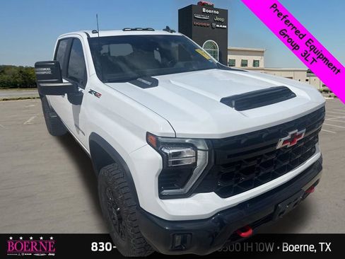 Used 2024 Chevrolet Silverado 2500 ZR2 w/ Technology Package image 8