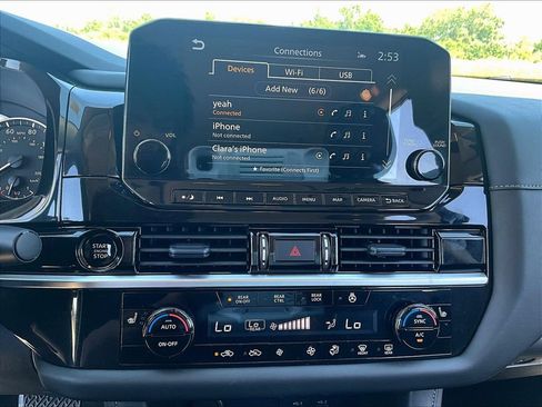 Used 2025 Nissan Pathfinder SL w/ Black Appearance Package AWD/4WD image 17