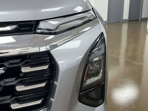 Used 2025 Chevrolet Equinox LT AWD/4WD image 11