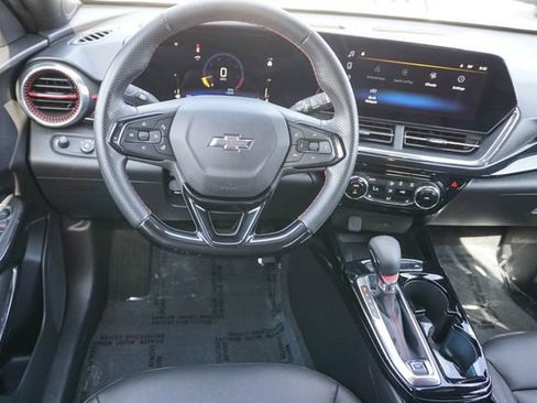Used 2025 Chevrolet Trax RS w/ Sunroof Package FWD image 15