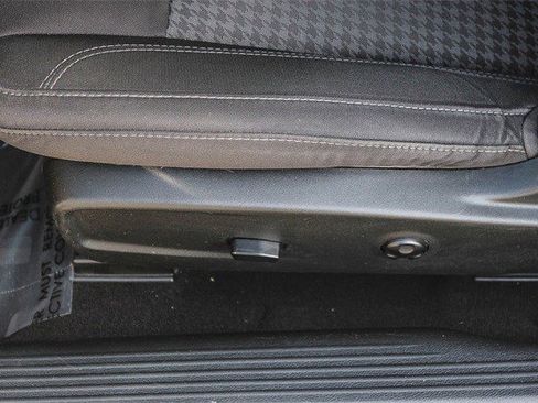 Used 2019 Dodge Challenger SXT image 22