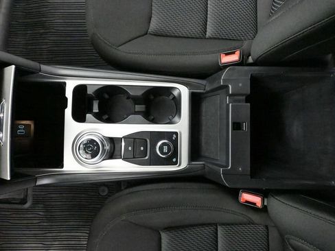 Used 2022 Ford Explorer XLT image 34