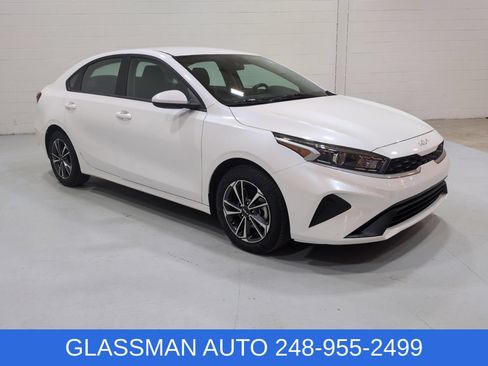 Certified 2024 Kia Forte LXS FWD image 1