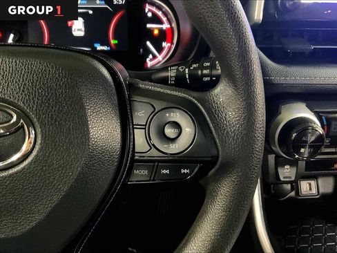 Used 2025 Toyota RAV4 XLE image 25