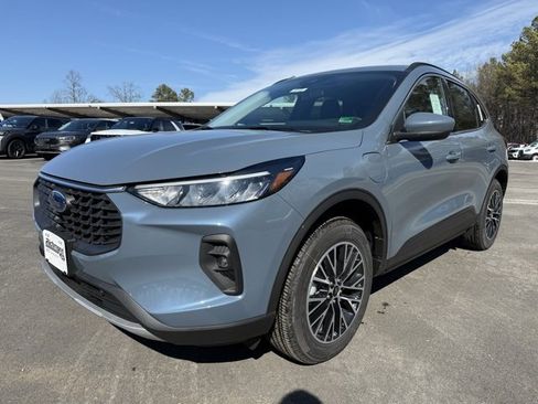 New 2026 Ford Escape SE w/ Class II Trailer Tow Package image 1