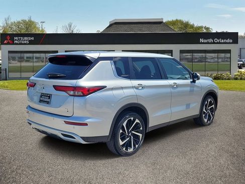 Used 2024 Mitsubishi Outlander SE FWD image 3