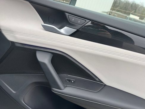 Certified 2025 Volkswagen Tiguan SE image 35