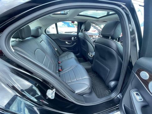 Used 2018 Mercedes-Benz C 300 4MATIC Sedan image 4
