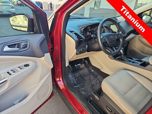 Used 2019 Ford Escape Titanium image 10