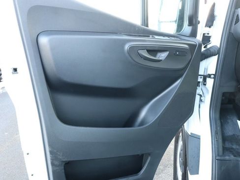 Used 2025 Mercedes-Benz Sprinter 2500 image 10