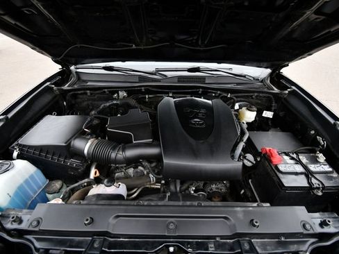 Used 2022 Toyota Tacoma SR AWD/4WD image 25