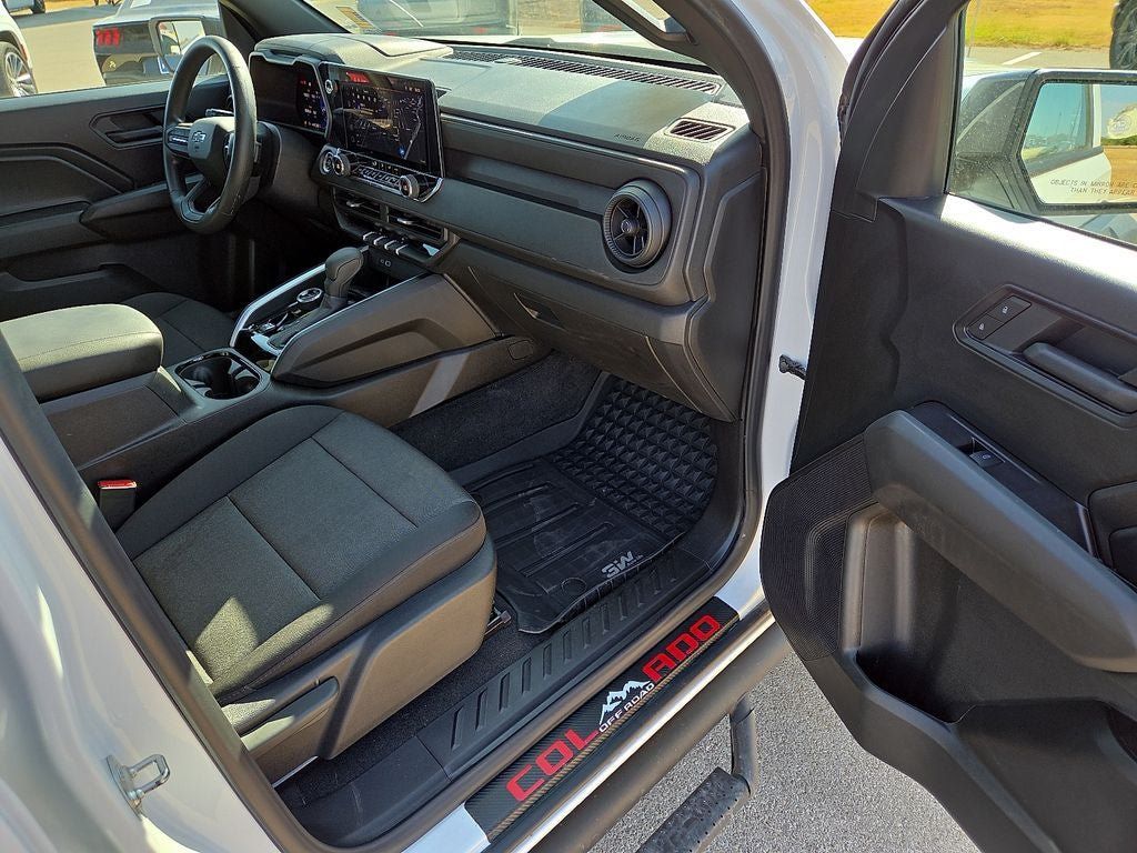 Used 2025 Chevrolet Colorado Trail Boss AWD/4WD image 13