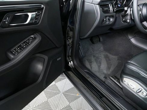 New 2026 Porsche Macan image 8