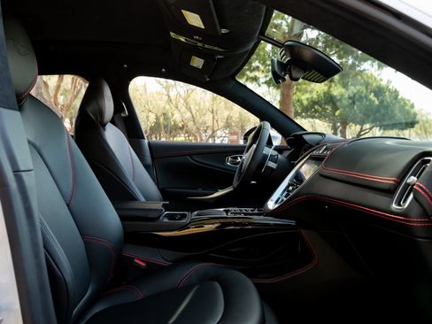 Used 2021 Aston Martin DBX AWD/4WD image 16