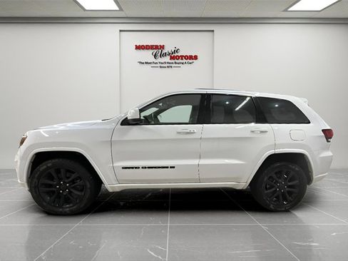 Used 2022 Jeep Grand Cherokee Laredo X image 4