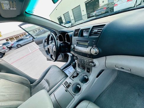 Used 2010 Toyota Highlander SE image 27