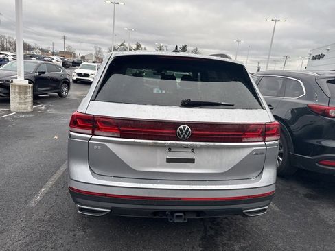 Used 2025 Volkswagen Atlas SE image 4