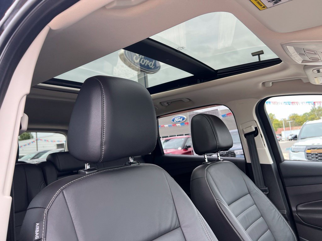 Used 2016 Ford Escape Titanium AWD/4WD image 11