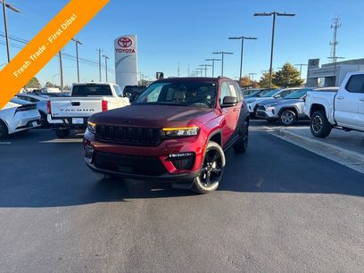 Used 2025 Jeep Grand Cherokee Limited w/ Black Appearance Package