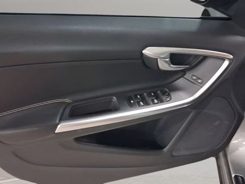 Used 2018 Volvo V60 T5 Dynamic w/ Vision Package FWD image 23