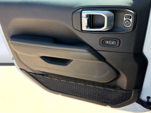 Used 2024 Jeep Wrangler Unlimited Sahara AWD/4WD image 13