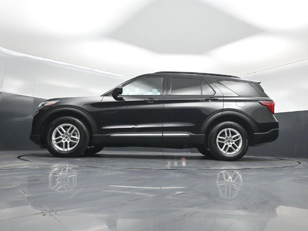 Certified 2025 Ford Explorer Active AWD/4WD image 8