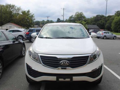 Used 2013 Kia Sportage LX FWD image 2