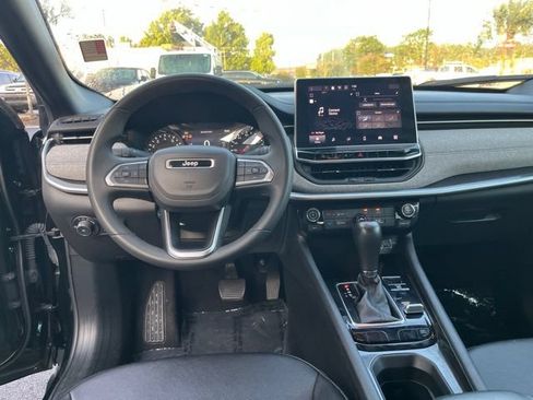 Used 2024 Jeep Compass Latitude AWD/4WD image 16
