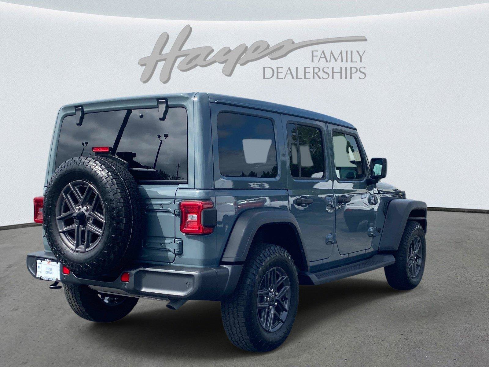 Used 2024 Jeep Wrangler Unlimited Sport AWD/4WD image 3