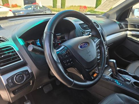 Used 2017 Ford Explorer XLT w/ Equipment Group 202A FWD image 13