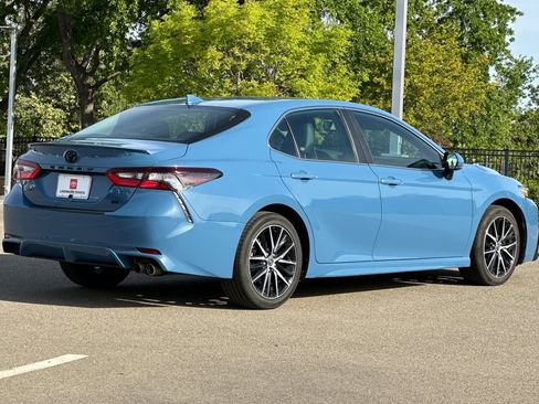Used 2023 Toyota Camry SE w/ Convenience Package image 4