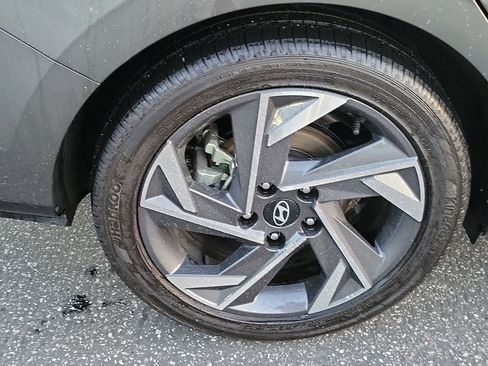 Certified 2025 Hyundai Elantra Limited image 22